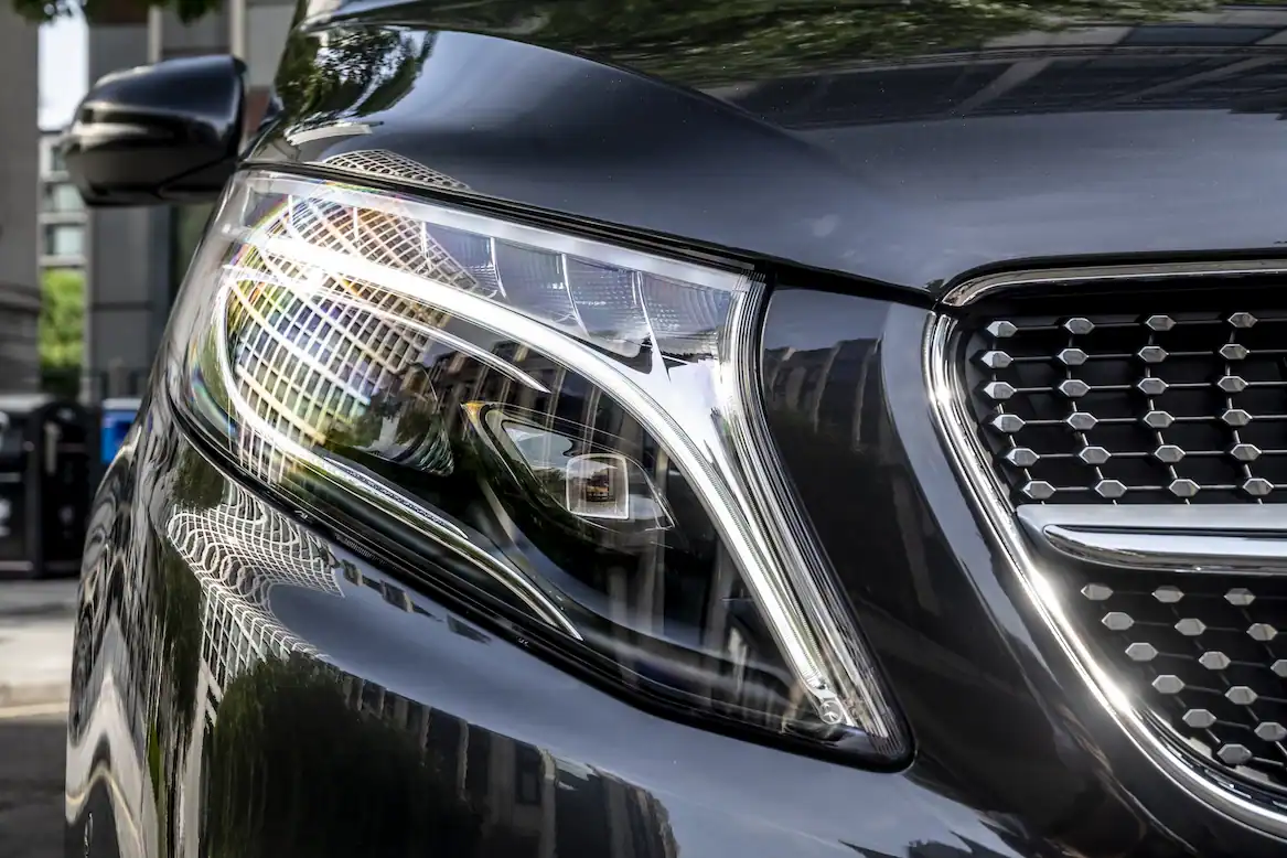 Mercedes‑Benz door sill detail